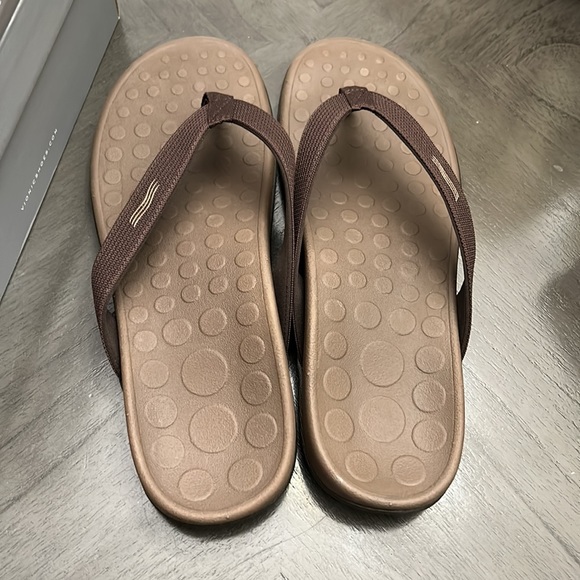Vionic Wave Toe Post Sandal with Concealed Orthotic Arch Support - Picture 7 of 10